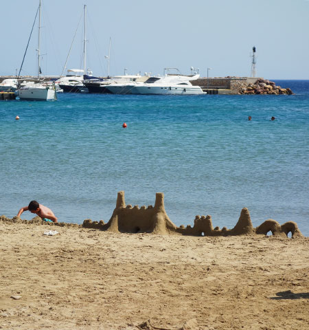 Jouer à la plage